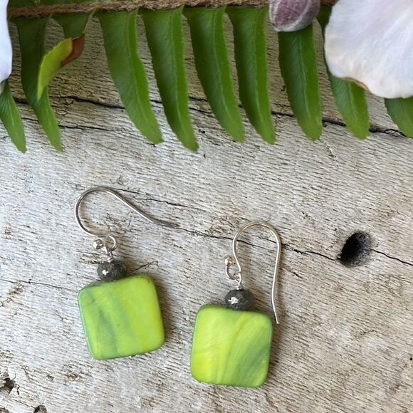 GREEN DROP EARRINGS   - Picture 3 of 3